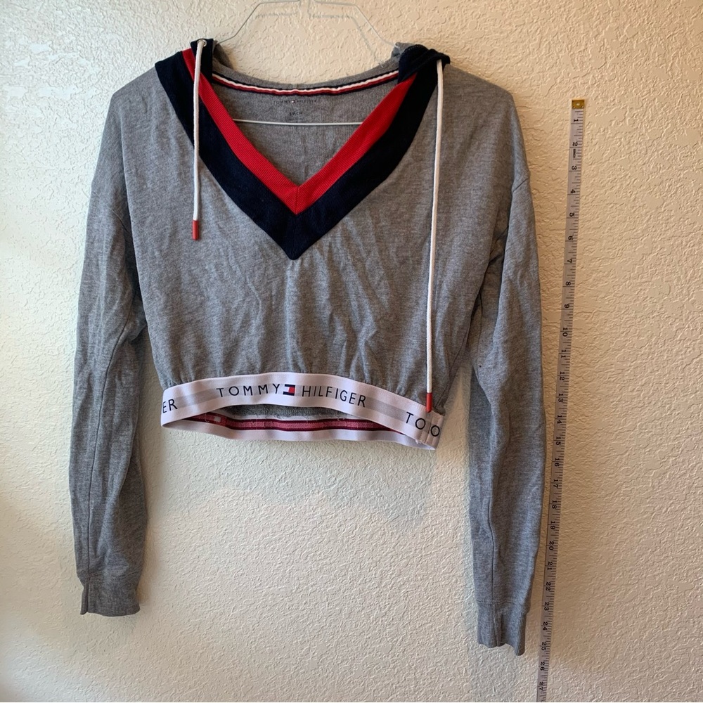 UO x Tommy Hilfiger Crop Hoodie